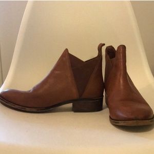 Aldo Shoes - Round Toed Carmel Colored Ankle Boots Aldo Shoes - Round Toed Carmel Colored Ankle Boots